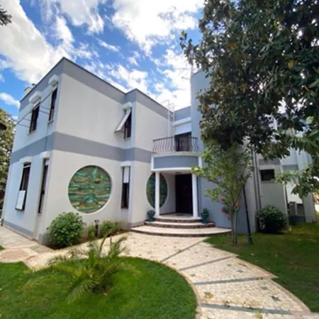 Denize Sifir Oezel Havuzu Ve Iskelesi Olan Yali Villa